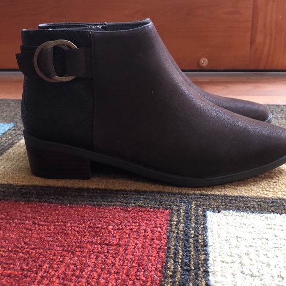 Women’s like new brown ankle boots size 8.5 W - Picture 3 of 6